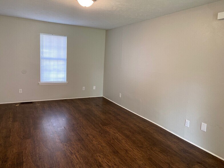 Building Photo - 257 Tinker Hill Cv