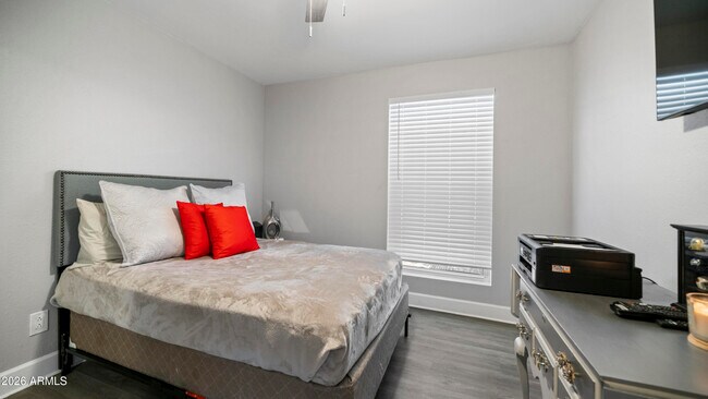 Building Photo - 648 E Tam O Shanter Dr