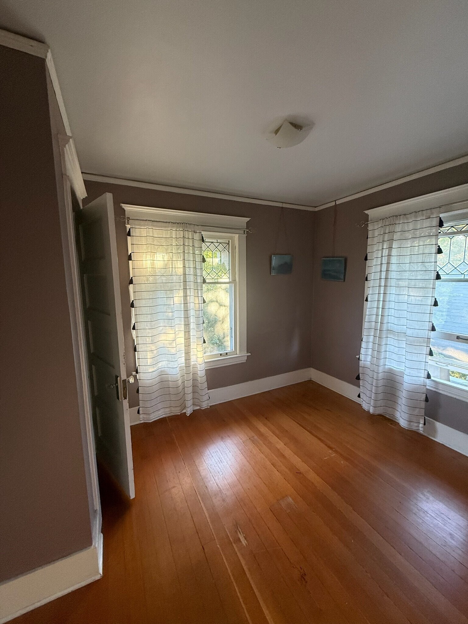 Building Photo - 4534 Thackeray Pl NE