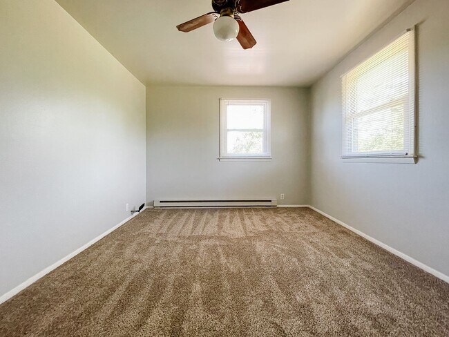 Building Photo - 8200 & 8202 W Butternut Rd