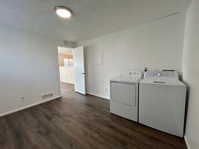 Building Photo - 1732 Cambridge Dr