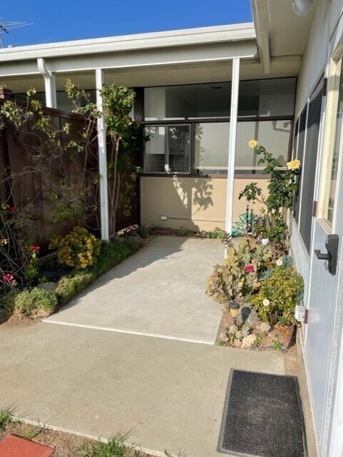 Building Photo - 2112 La Canada Crest Dr