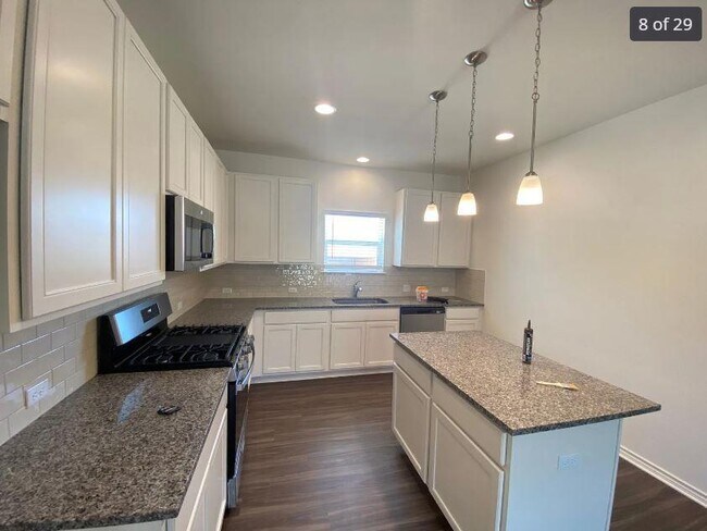 Building Photo - 9315 Looksee Ln