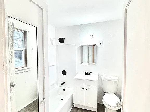 Building Photo - 212 S Chestnut St