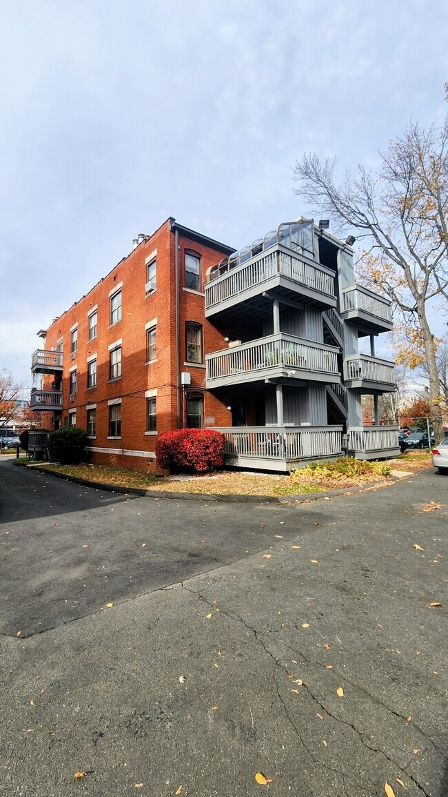 Building Photo - 56 Atwood St