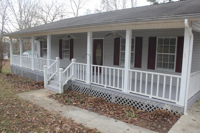 Building Photo - 190 Sheep Ranch Rd SE