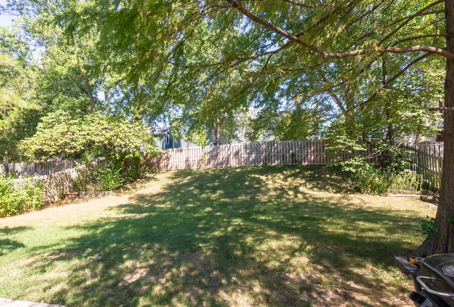 Building Photo - 743 Eaglebrooke Dr