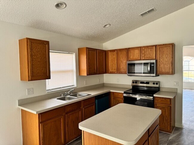 Building Photo - Home for rent