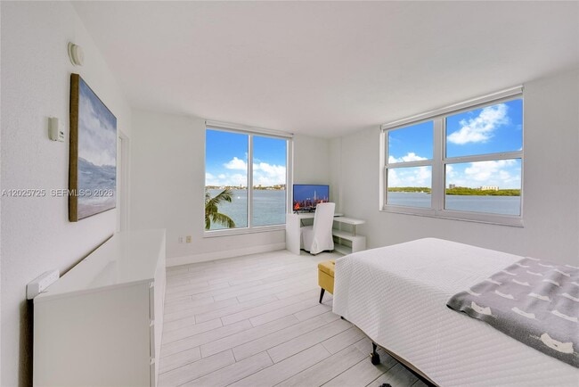 Building Photo - 10350 W Bay Harbor Dr