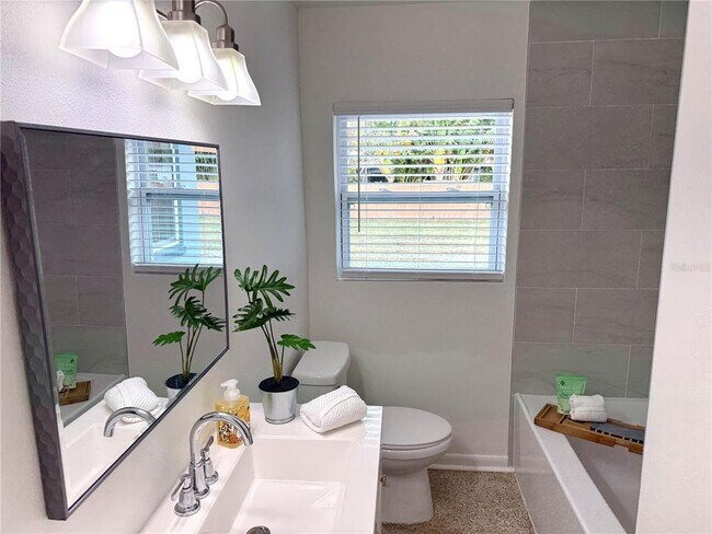 Building Photo - 431 Page St