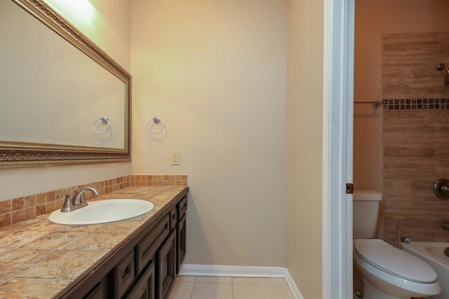 Building Photo - 17417 Red Oak Dr