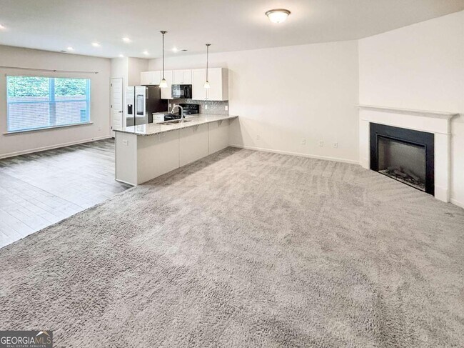 Building Photo - 5784 Silver Lk Dr