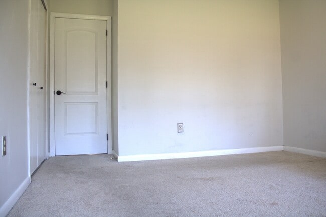 Building Photo - 607 Spring Meadow Rd