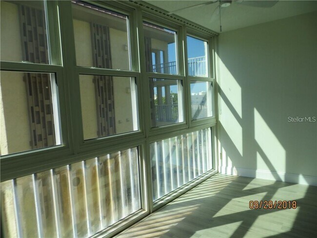 Building Photo - 121 Island Way