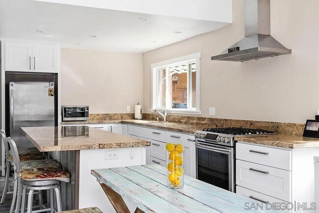 Building Photo - 1570 Avenida De Los Lirios