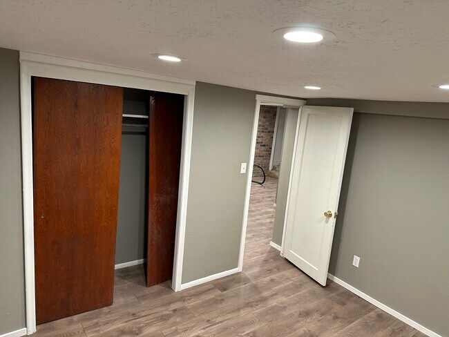 Building Photo - 264 36th St