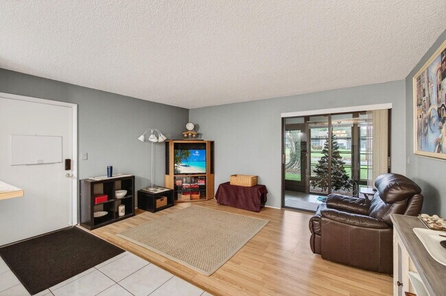 Building Photo - 15496 Lakes of Delray Blvd