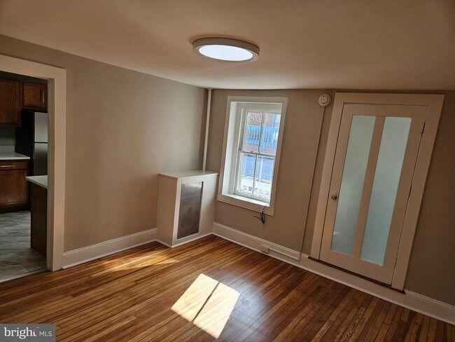 Building Photo - 334 N Market St