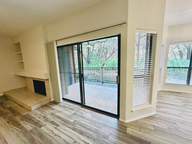 Building Photo - Charming 2 Bed 2 Bath Condo with Nature Vi...