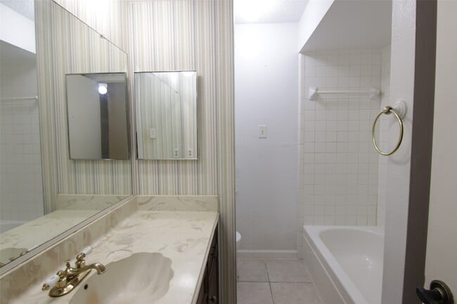 Building Photo - 4415 Bugle Rd