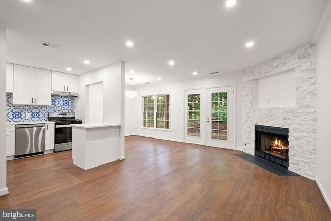 Building Photo - 7256 Glen Hollow Ct