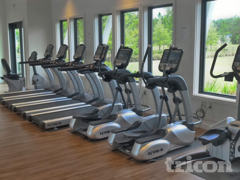 Building Photo - 165 Bloomfield Wy