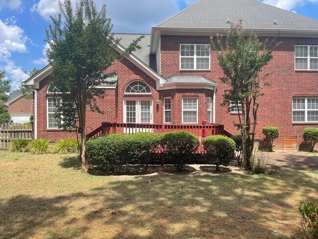 Building Photo - Outstanding Five Bedroom Three Full Bathro...