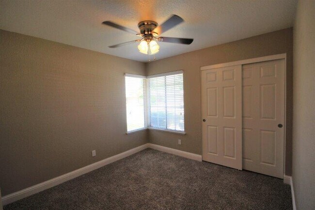 Building Photo - Galt 3 Bed 2 Bath Home