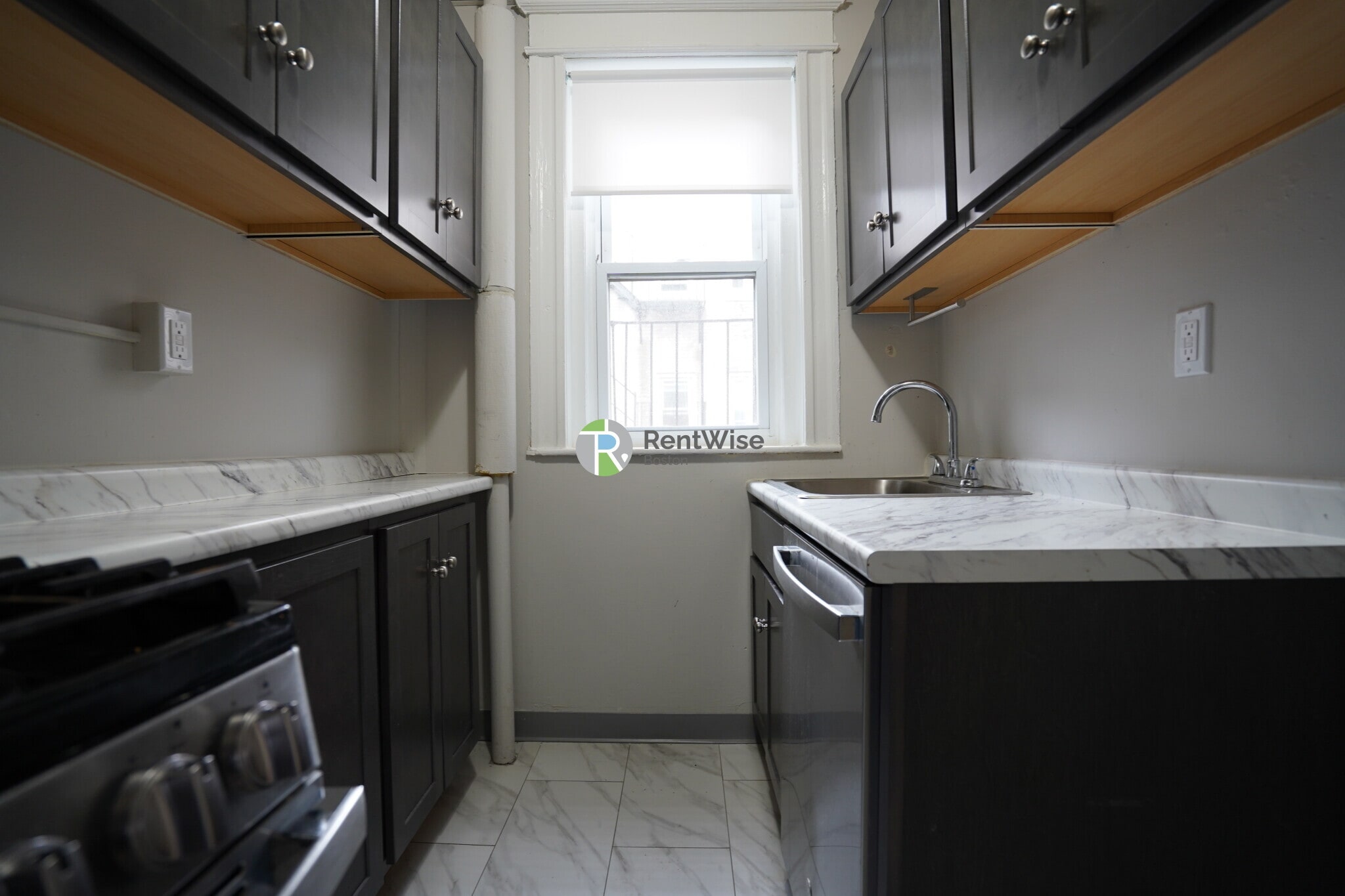 Building Photo - 221 Kelton St