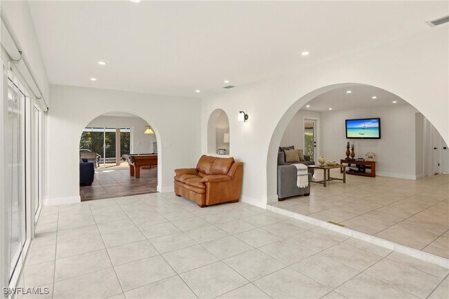 Building Photo - 339 Landmark St