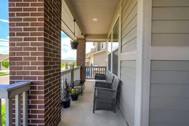 Building Photo - 15895 Red Bud Dr
