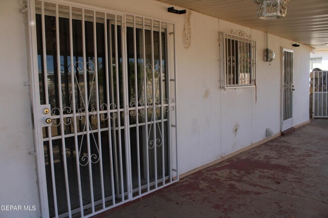 Building Photo - 5613 Wadsworth Ave