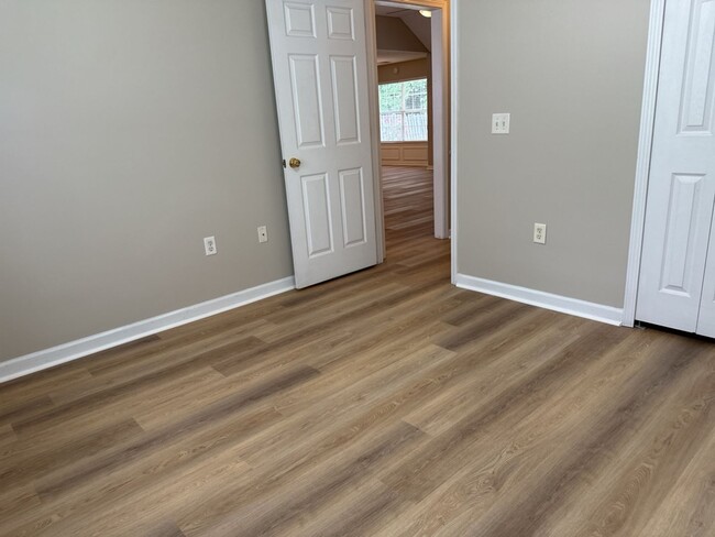 Building Photo - 247 Laurel Hill Cir