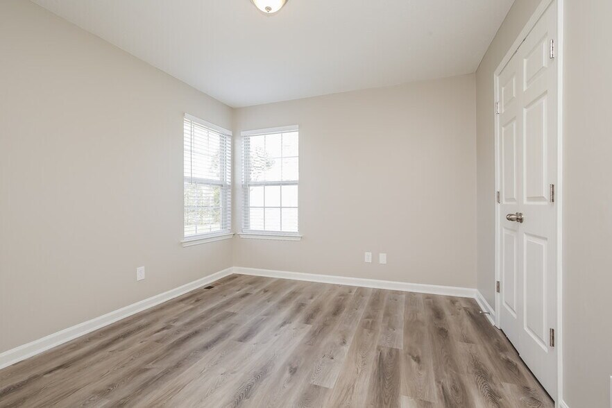 Building Photo - 805 Stone Flower Ct