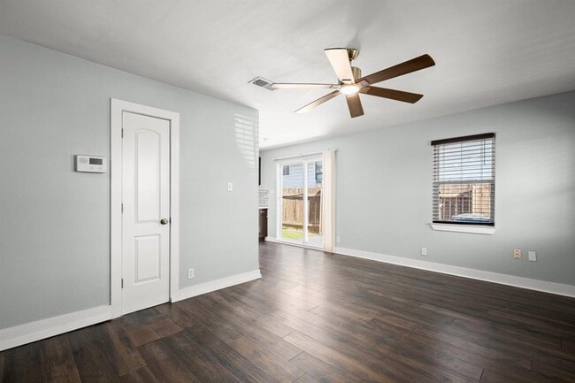 Building Photo - 1404 Vargas Rd