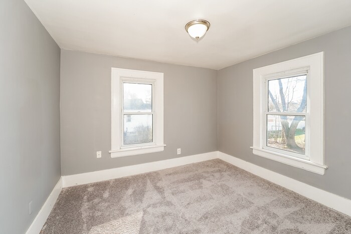 Building Photo - 788 Saxon Ave