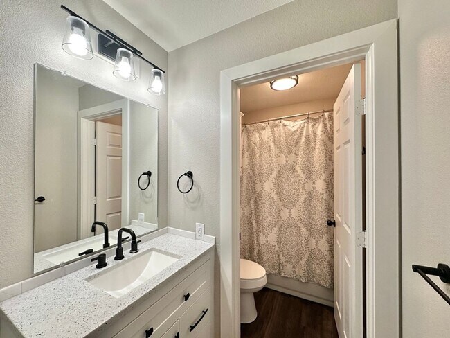 Building Photo - Updated 3-Bedroom 2.5 Bath Retreat in Whit...