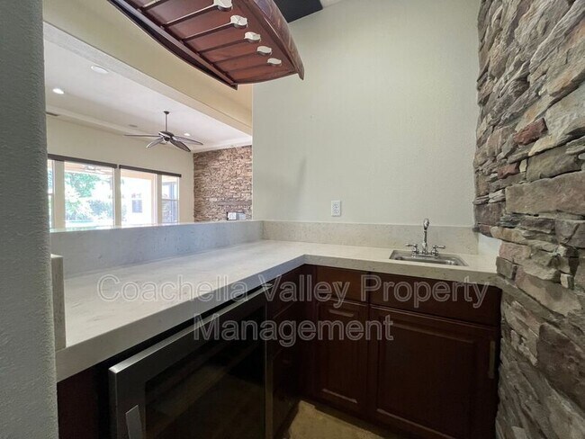 Building Photo - 135 Tesori Dr