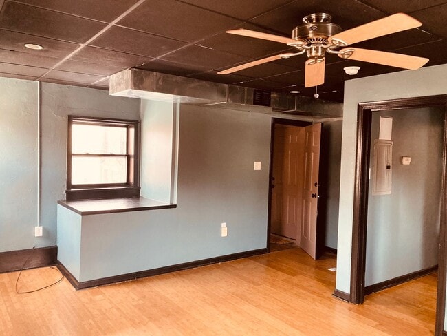 Building Photo - 922 Western Ave