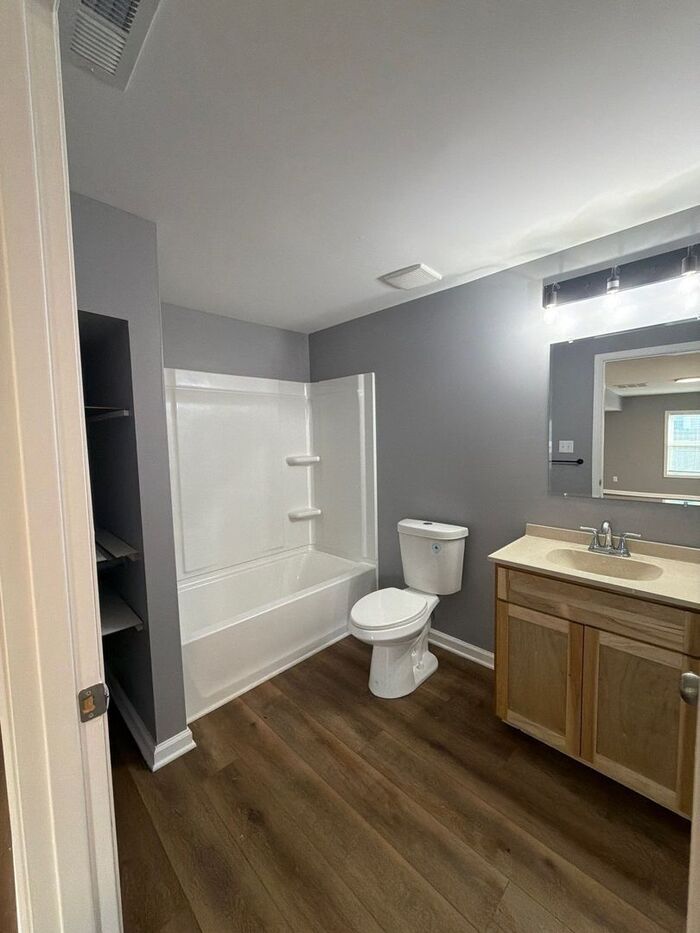 Building Photo - 1702 Bicknell Ave