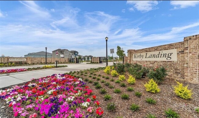 Building Photo - 2022 Groveland Glen Dr