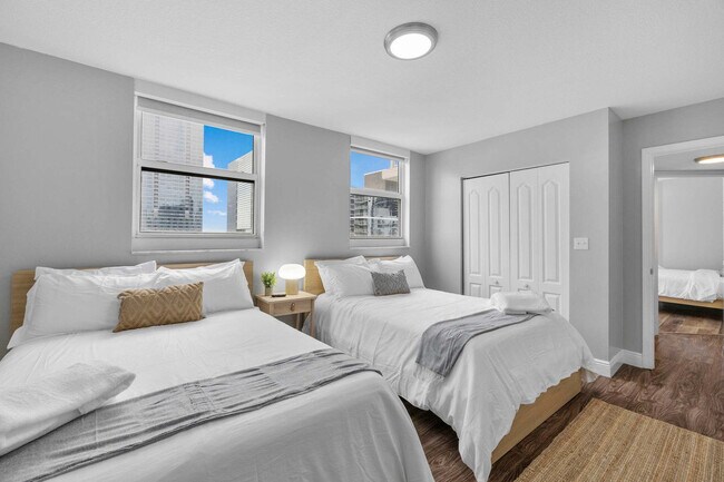 Building Photo - 1 SE 12th St