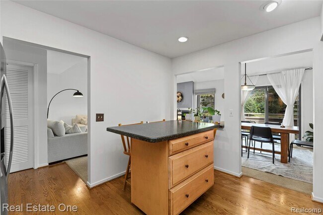 Building Photo - 732 Hamilton Ct