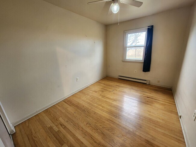 Building Photo - 6233 Mountain View Dr