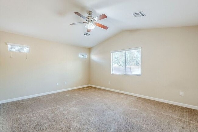 Building Photo - Bright & Airy 4-Bedroom in Willow Ridge Co...