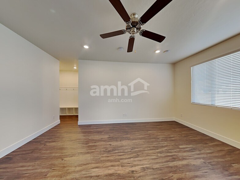 Building Photo - 1034 S Jillian Ave