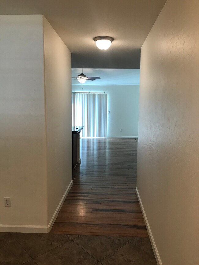 Building Photo - 3 Bedroom 2 Bathroom in SE Visalia!!