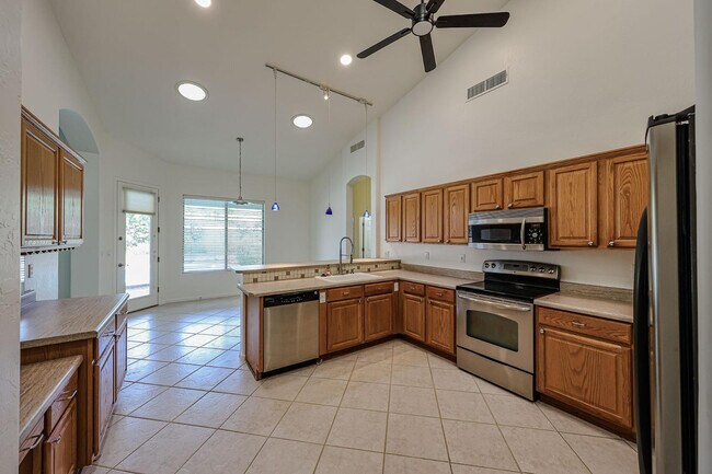 Building Photo - 4536 W Villa Linda Dr