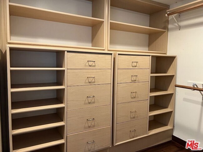 Building Photo - 1019 Camino Real