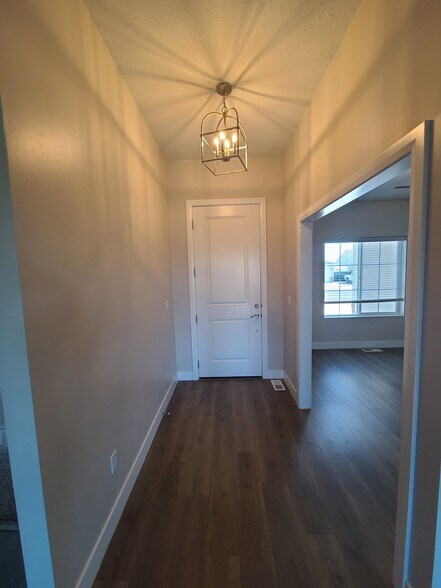 Building Photo - 2156 W War Admiral Ln
